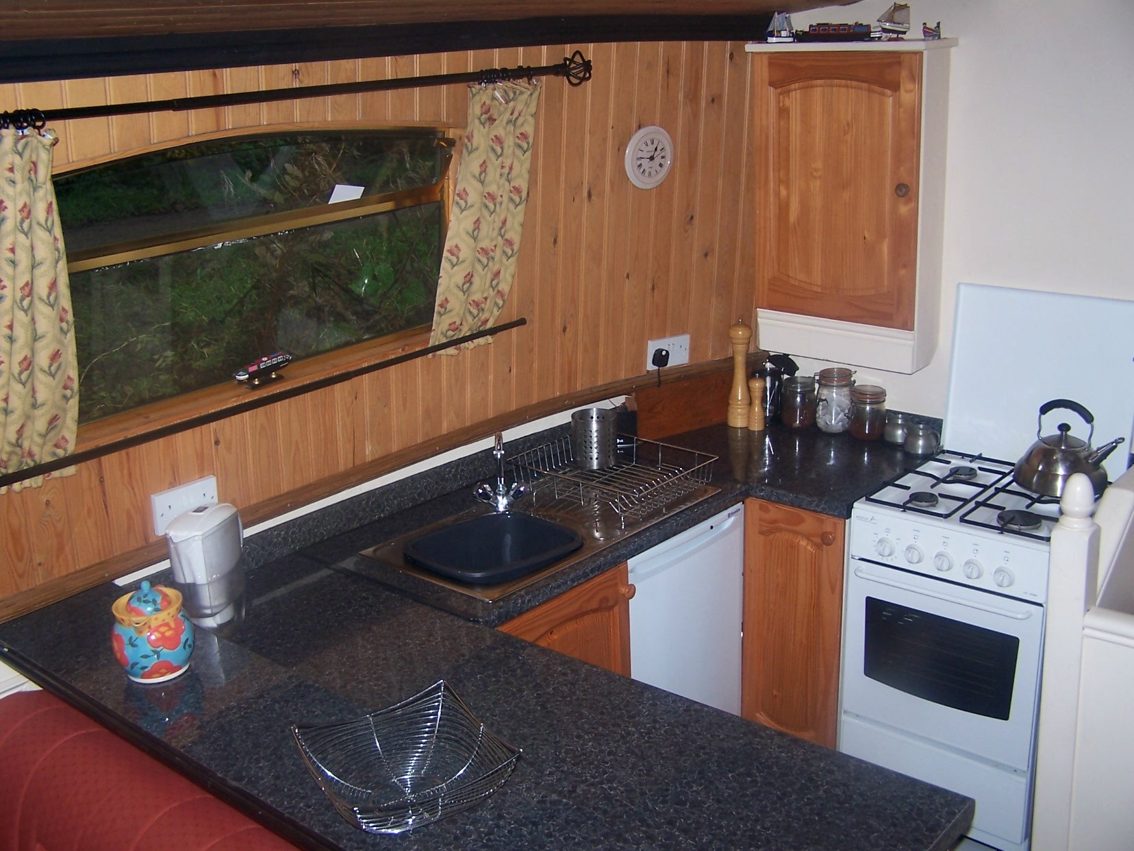 Fully fitted kitchen
